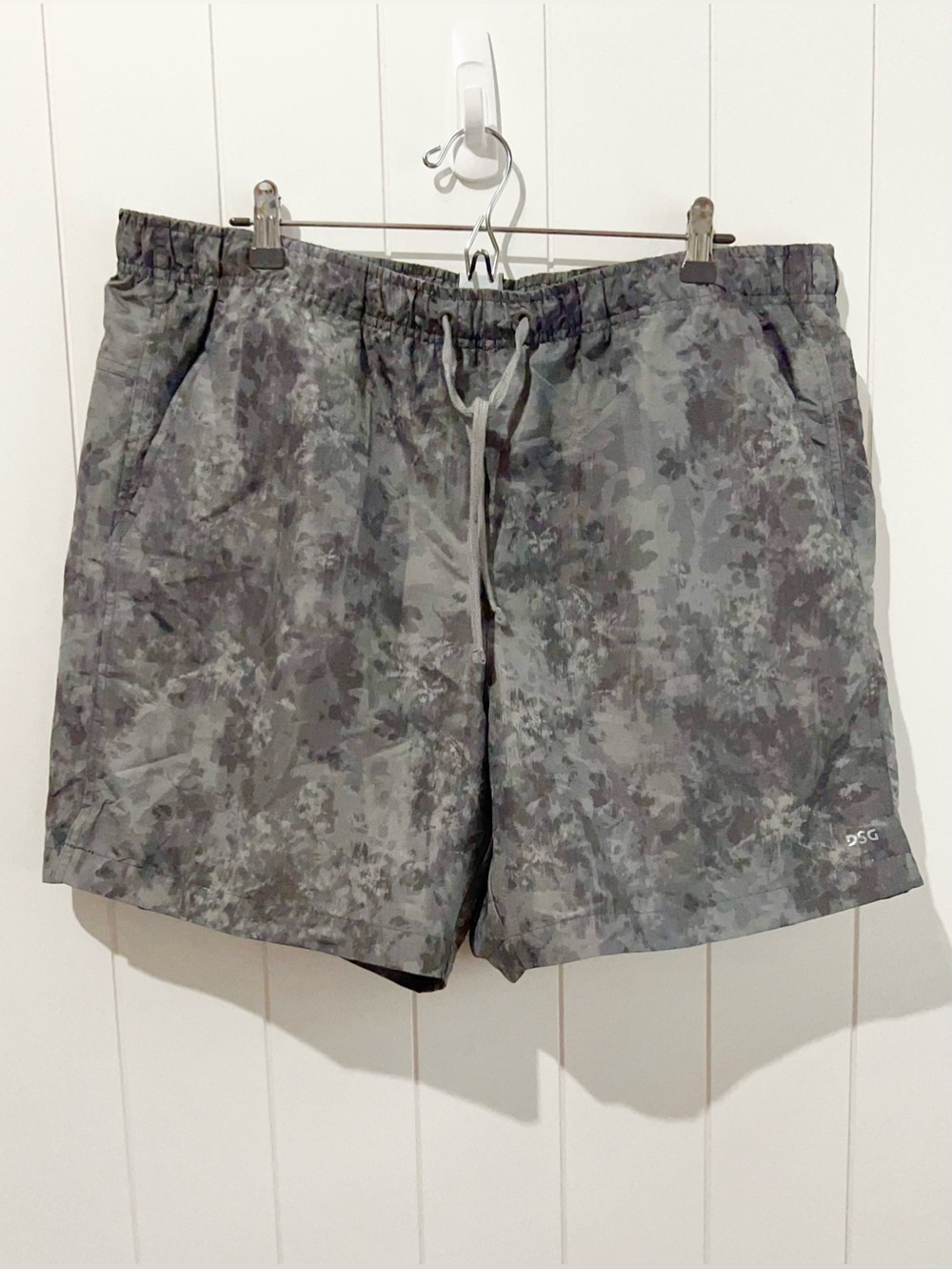DSG  NWT Lifestyle Shorts  swim trunks  athletic Tie dye gray size XL